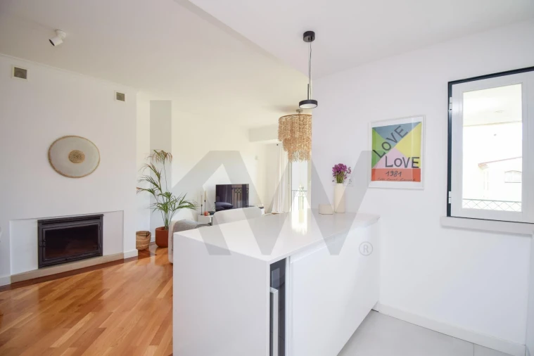 Apartamento T2 para Venda em Carcavelos e Parede Foto 22