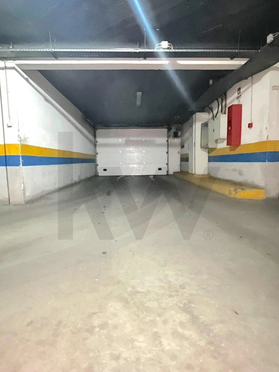 Garagem para Venda em Póvoa de Santa Iria e Forte da Casa Foto 12