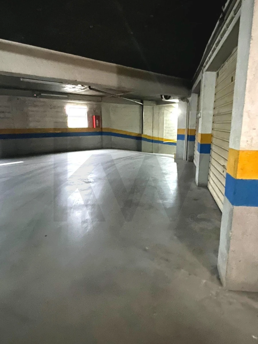 Garagem para Venda em Póvoa de Santa Iria e Forte da Casa Foto 11
