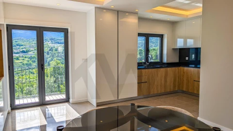 Moradia T4 para Venda em Lordelo