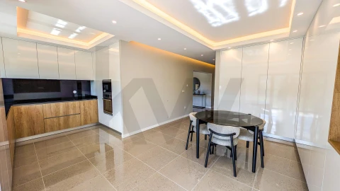 Moradia T4 para Venda em Lordelo