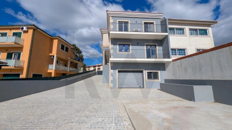 Moradia T4 para Venda em Lordelo