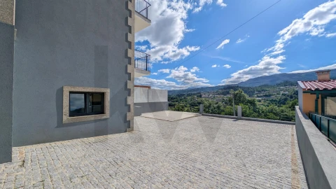 Moradia T4 para Venda em Lordelo