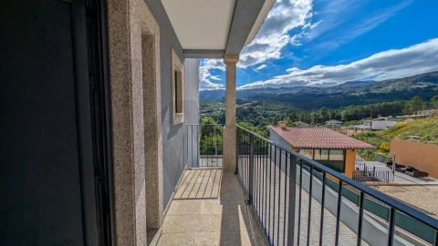 Moradia T4 para Venda em Lordelo
