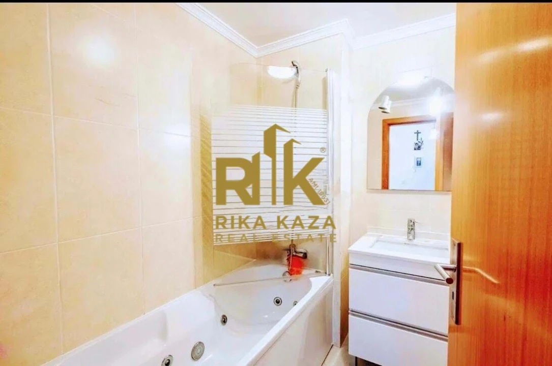 Apartamento T2 para Arrendamento em Santa Cruz Foto 11