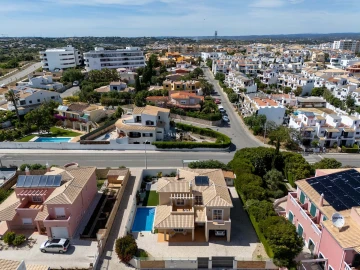 Moradia T4 para Venda em Lagos (São Sebastião e Santa Maria)