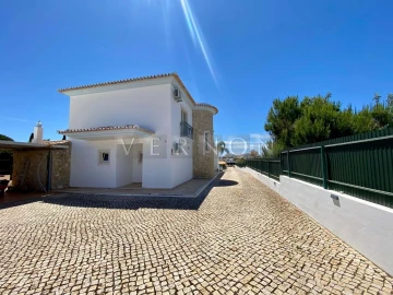 Moradia T3 para Venda em Albufeira e Olhos de Água