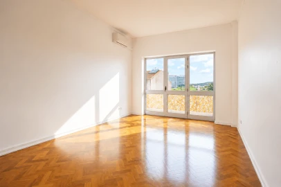 Apartamento T3 para Venda em Avenidas Novas