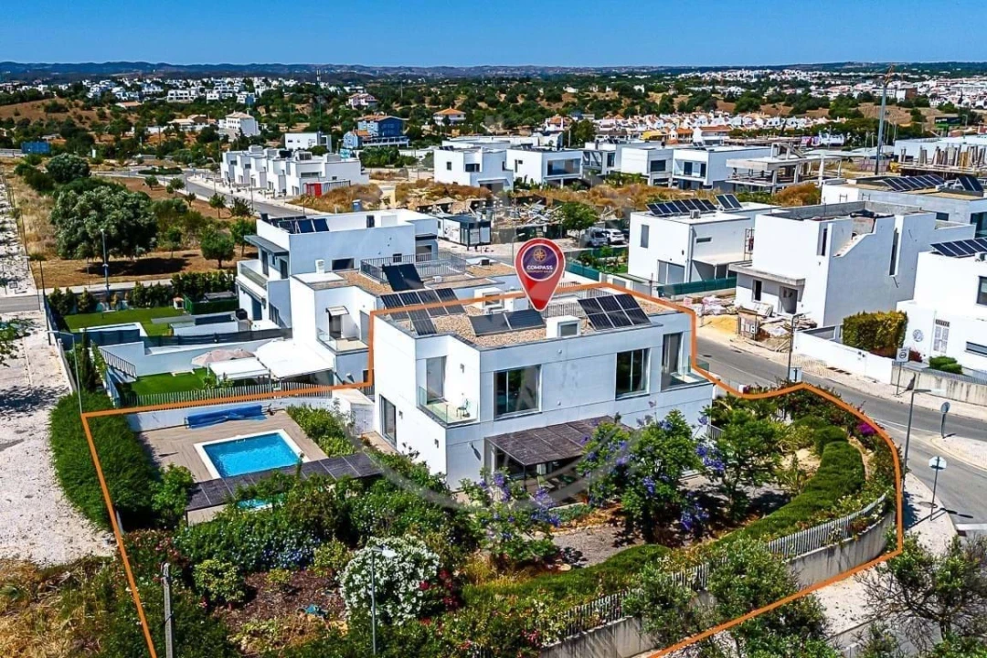 Moradia T4 para Venda em Tavira (Santa Maria e Santiago) Foto 1