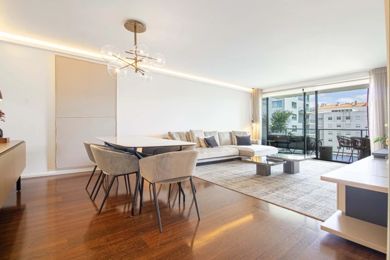 Apartamento T4 para Venda em Alvalade Foto 4