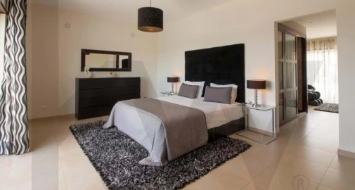 Moradia T4 para Venda em Loule (São Clemente)