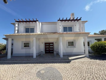 Moradia T4 para Venda em Loule (São Clemente)