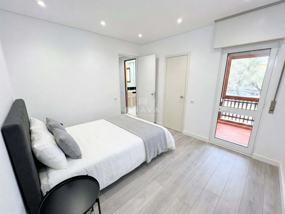 Apartamento T2 para Venda em Quarteira Foto 32