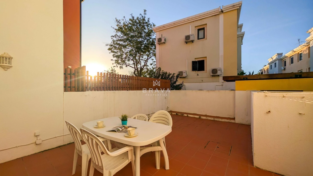 Apartamento T2 para Venda em Quarteira Foto 11