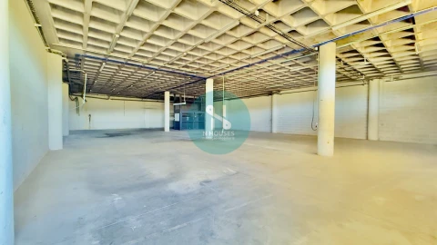Armazém para Venda em Sequeira