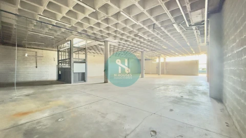 Armazém para Venda em Sequeira