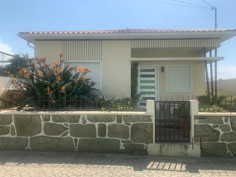 Moradia T2 para Venda em Vila Nova da Telha Foto 1