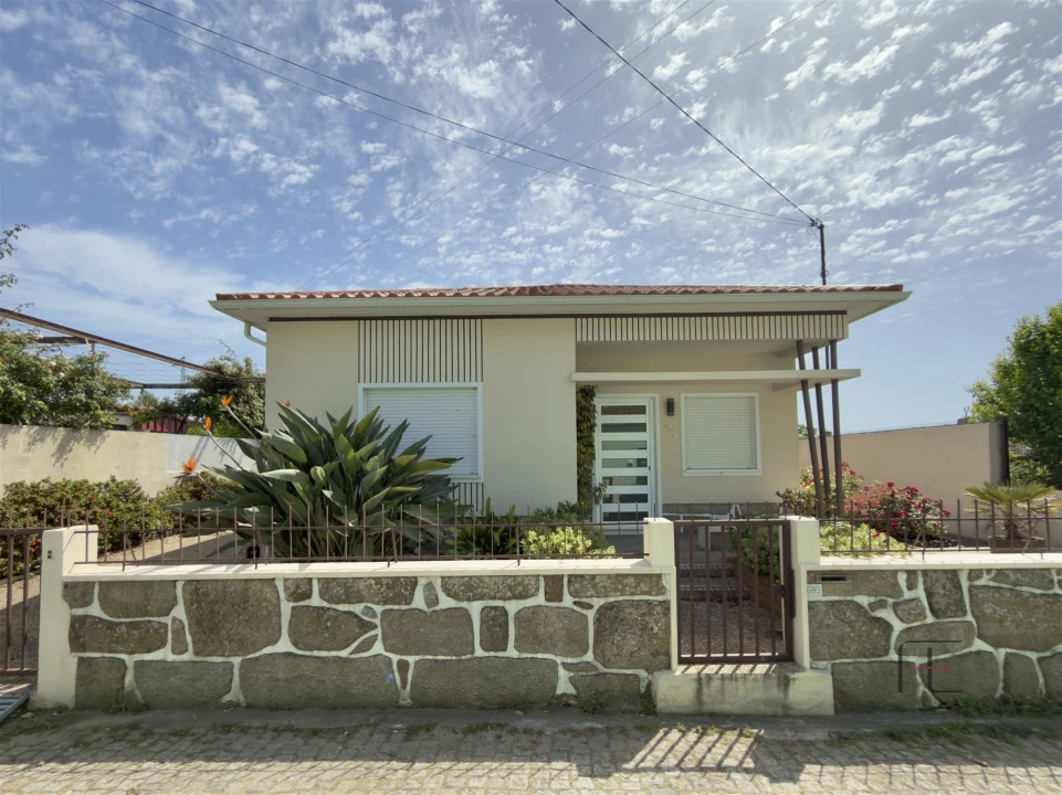 Moradia T2 para Venda em Vila Nova da Telha Foto 8