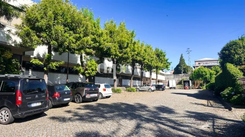 Armazém para Arrendamento em Polvoreira