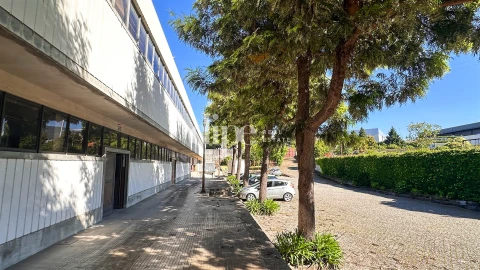 Armazém para Arrendamento em Polvoreira