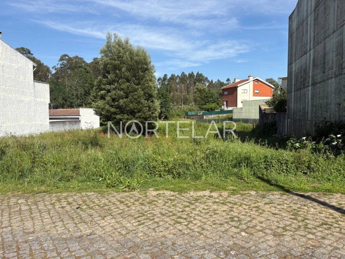 Terreno para Venda em Castêlo da Maia Foto 2