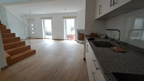 Moradia T4 para Venda em Sazes da Beira