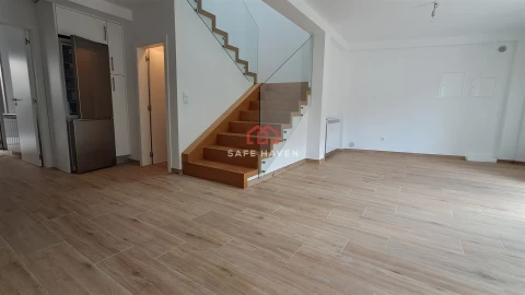 Moradia T4 para Venda em Sazes da Beira