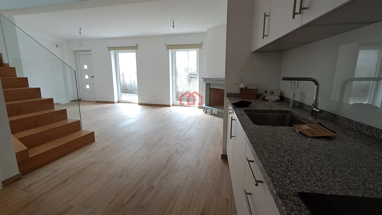Moradia T4 para Venda em Sazes da Beira Foto 3