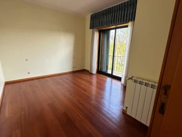 Moradia T4 para Venda em Amares e Figueiredo