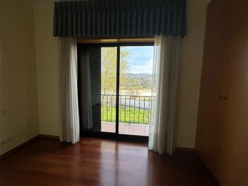 Moradia T4 para Venda em Amares e Figueiredo