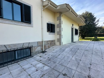 Moradia T4 para Venda em Amares e Figueiredo