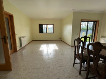 Moradia T4 para Venda em Amares e Figueiredo