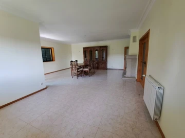 Moradia T4 para Venda em Lago