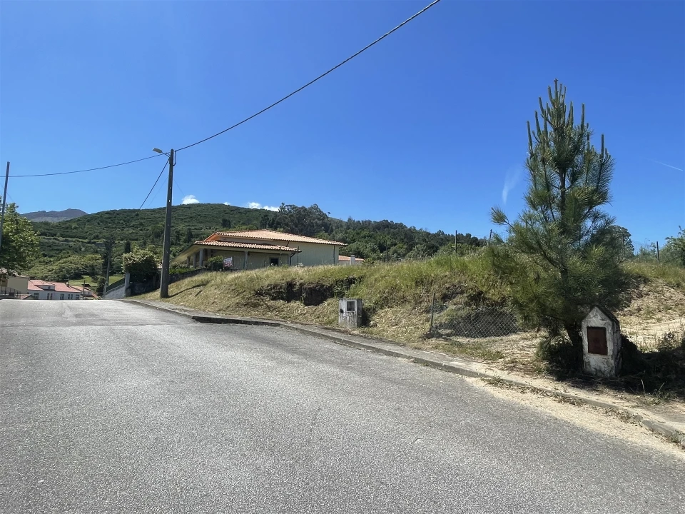 Terreno para Venda em Melo e Nabais Foto 1