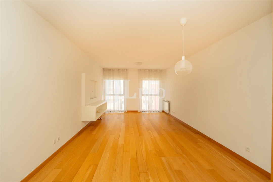Apartamento T2 para Venda em São Domingos de Benfica Foto 1