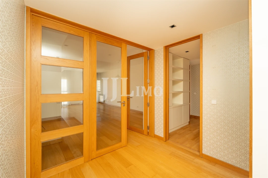 Apartamento T2 para Venda em São Domingos de Benfica Foto 5