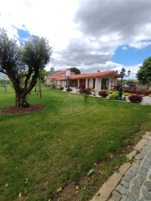 Quinta T0 para Venda em Geraz do Lima (Santa Maria, Santa Leocádia, Moreira), Deão