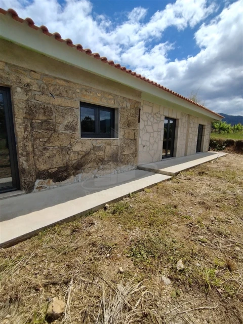 Quinta T0 para Venda em Geraz do Lima (Santa Maria, Santa Leocádia, Moreira), Deão