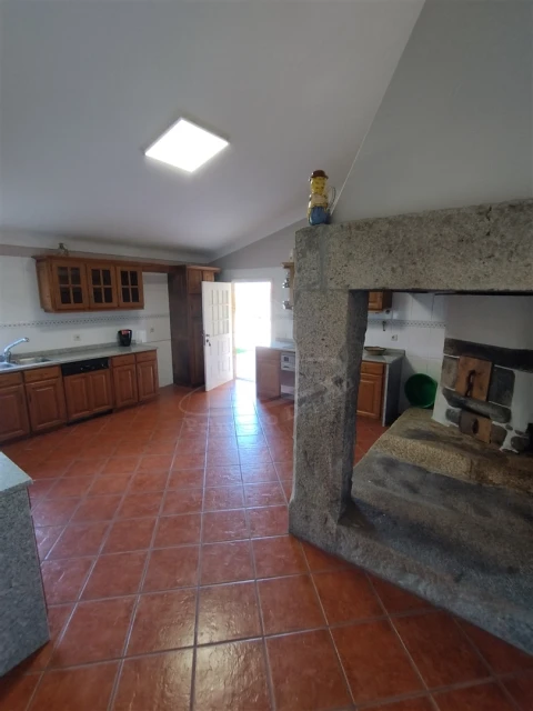 Quinta T0 para Venda em Geraz do Lima (Santa Maria, Santa Leocádia, Moreira), Deão