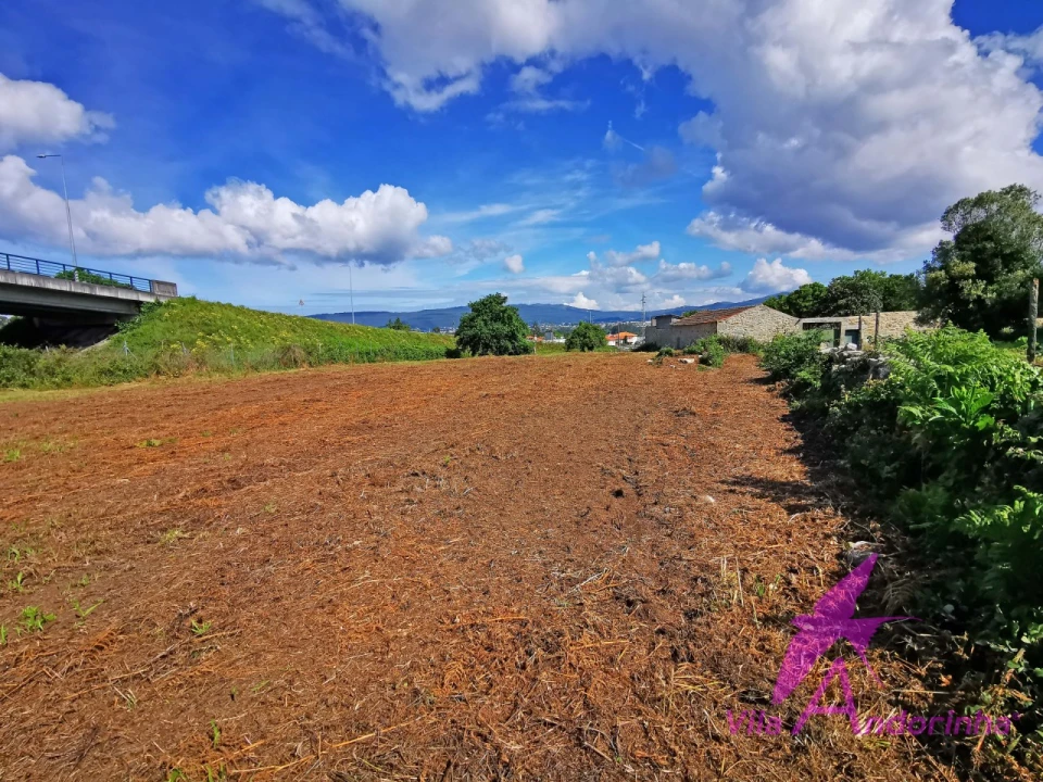 Terreno para Venda em Mazarefes e Vila Fria Foto 1