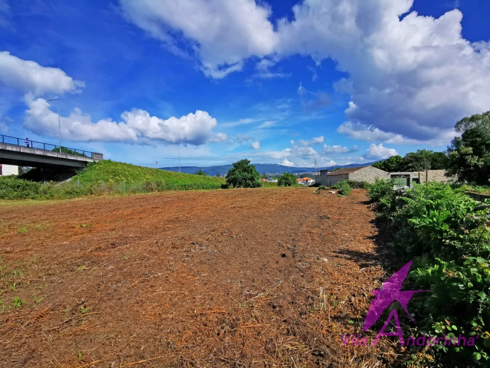 Terreno para Venda em Mazarefes e Vila Fria Foto 2