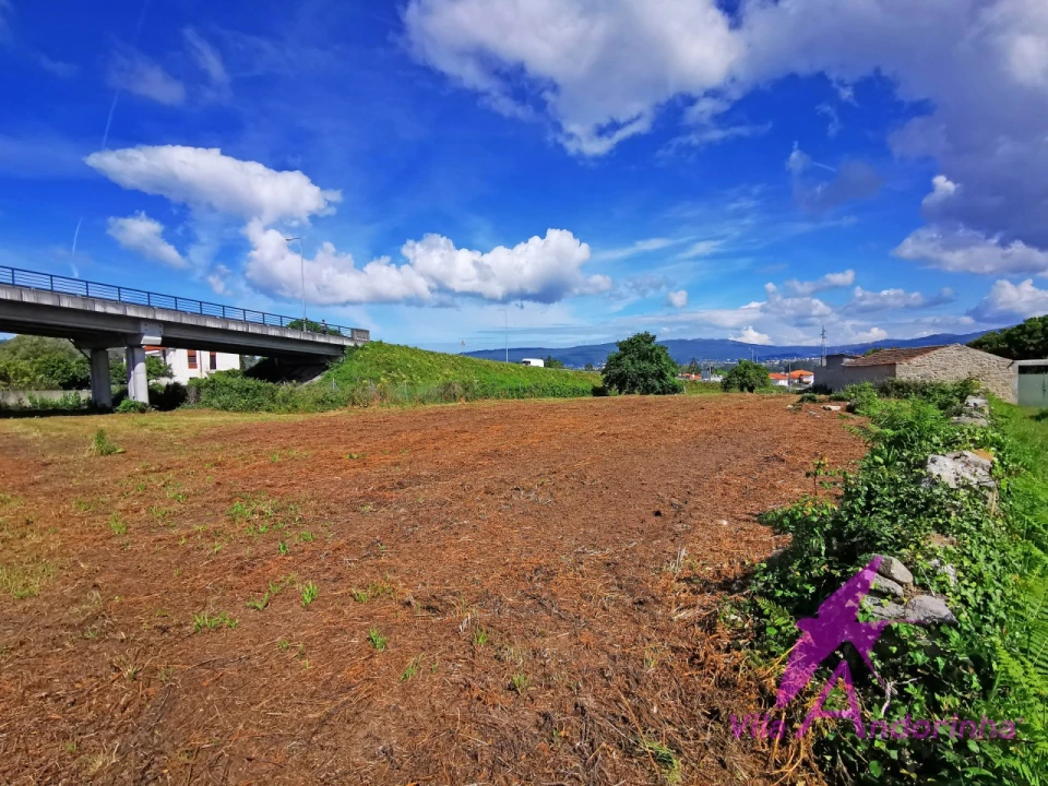 Terreno para Venda em Mazarefes e Vila Fria Foto 3