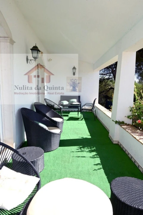 Moradia T5 para Venda em Ferreiras