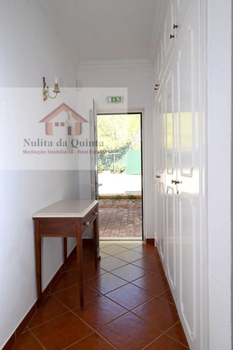 Moradia T5 para Venda em Ferreiras