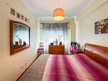 Apartamento T3 para Venda em São João Baptista e Santa Maria dos Olivais