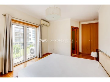 Apartamento T3 para Venda em Parceiros e Azoia