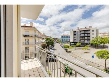 Apartamento T3 para Venda em Parceiros e Azoia
