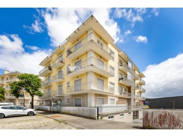Apartamento T3 para Venda em Parceiros e Azoia