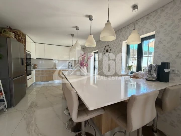 Moradia T4 para Venda em São Felix da Marinha