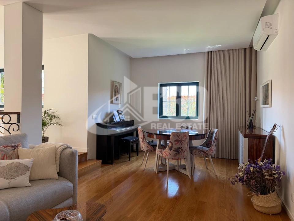 Moradia T4 para Venda em São Felix da Marinha Foto 8